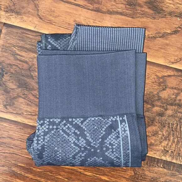 Lululemon Snake Print Ebb To Street Leggings Athleisure Athletic Gym Workout - Picture 6 of 15